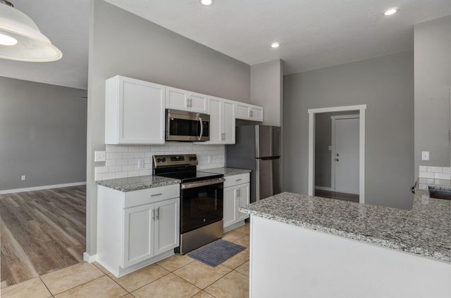 2782 W Lasalle Street, Springfield, MO 65807