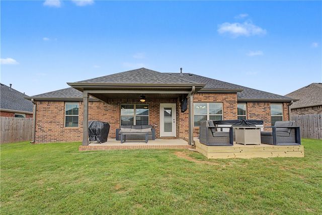 1010 Trailwood Street, Tontitown, AR 72762