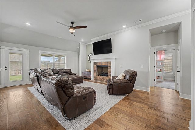 1010 Trailwood Street, Tontitown, AR 72762