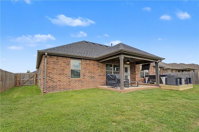 1010 Trailwood Street, Tontitown, AR 72762