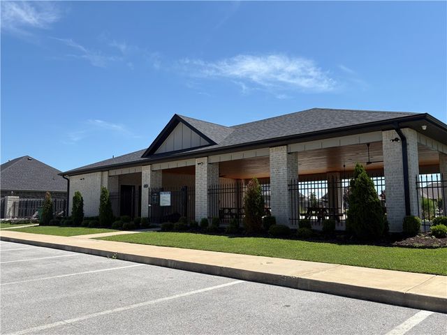 1010 Trailwood Street, Tontitown, AR 72762