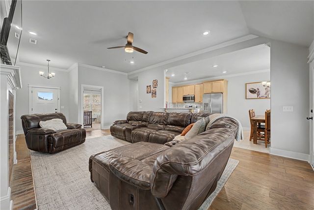 1010 Trailwood Street, Tontitown, AR 72762