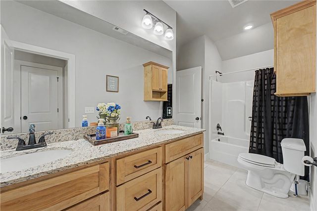 1010 Trailwood Street, Tontitown, AR 72762