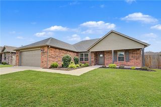1010 Trailwood Street, Tontitown, AR 72762