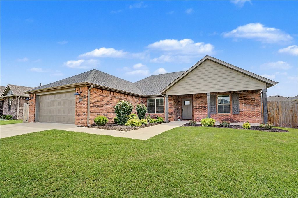 1010 Trailwood Street, Tontitown, AR 72762