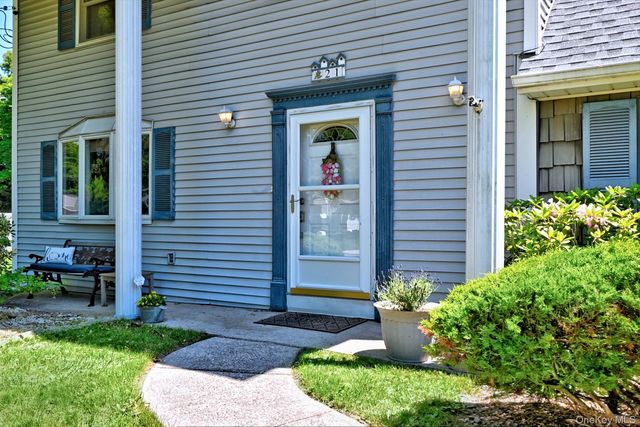 21 Aspen Street, Port Jefferson Station, NY 11776