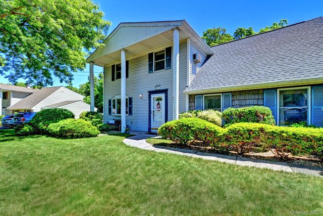 21 Aspen Street, Port Jefferson Station, NY 11776