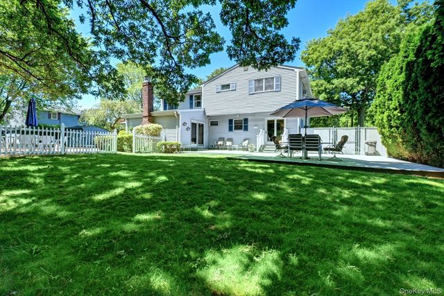 21 Aspen Street, Port Jefferson Station, NY 11776