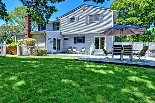 21 Aspen Street, Port Jefferson Station, NY 11776