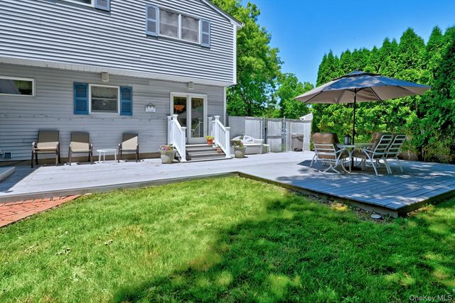 21 Aspen Street, Port Jefferson Station, NY 11776