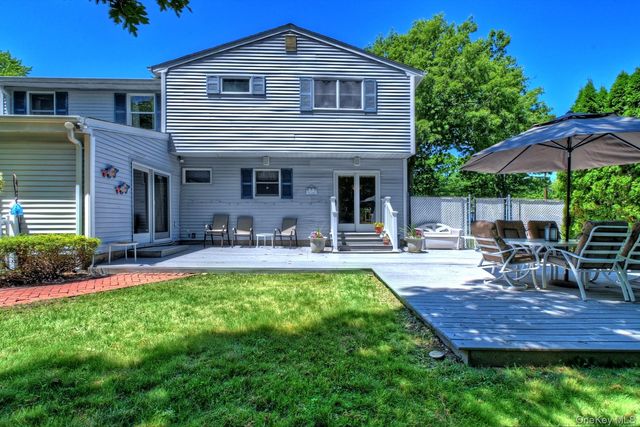 21 Aspen Street, Port Jefferson Station, NY 11776