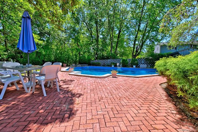 21 Aspen Street, Port Jefferson Station, NY 11776