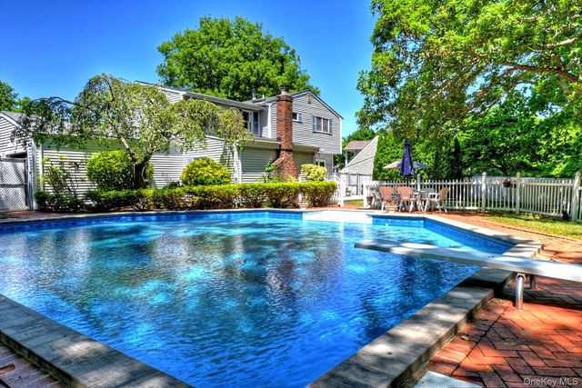 21 Aspen Street, Port Jefferson Station, NY 11776