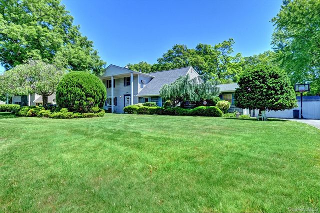 21 Aspen Street, Port Jefferson Station, NY 11776