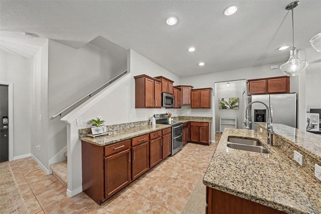 Image 2 of property listing at 8604 FIDDLELEAF COURT, Tampa, FL 33647