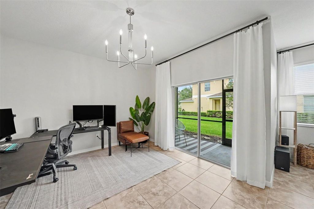 Image 14 of property listing at 8604 FIDDLELEAF COURT, Tampa, FL 33647