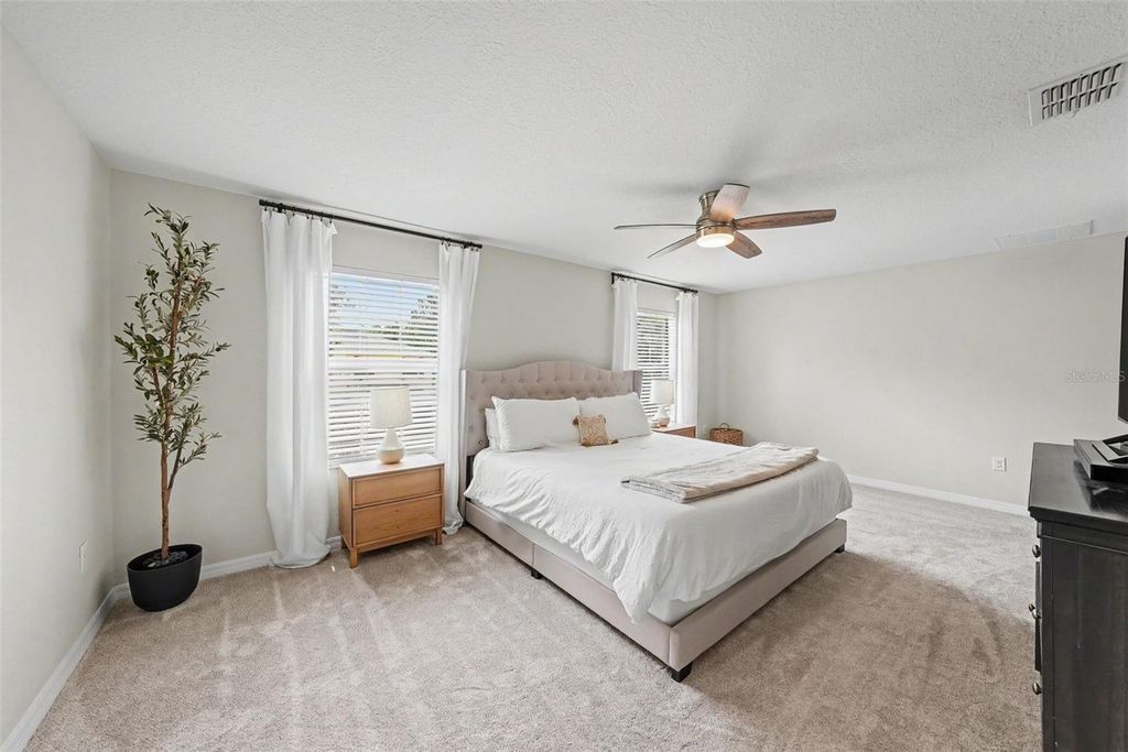 Image 17 of property listing at 8604 FIDDLELEAF COURT, Tampa, FL 33647