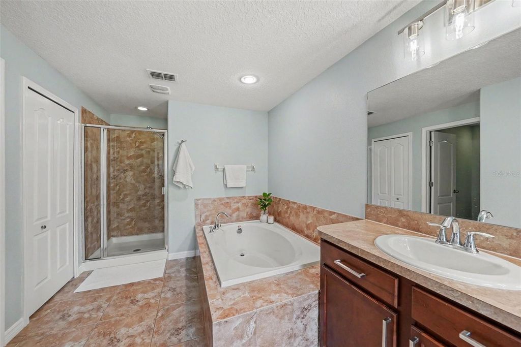 Image 19 of property listing at 8604 FIDDLELEAF COURT, Tampa, FL 33647