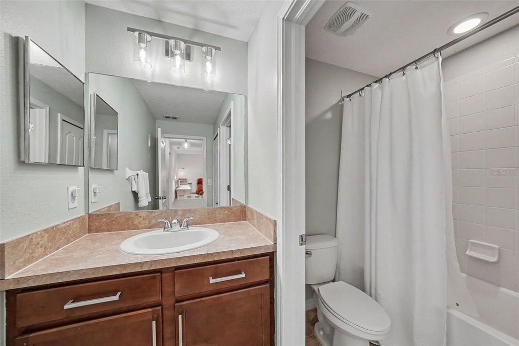 Image 23 of property listing at 8604 FIDDLELEAF COURT, Tampa, FL 33647