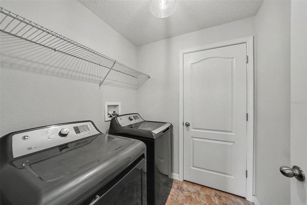 Image 25 of property listing at 8604 FIDDLELEAF COURT, Tampa, FL 33647