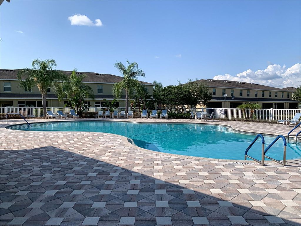 Image 36 of property listing at 8604 FIDDLELEAF COURT, Tampa, FL 33647