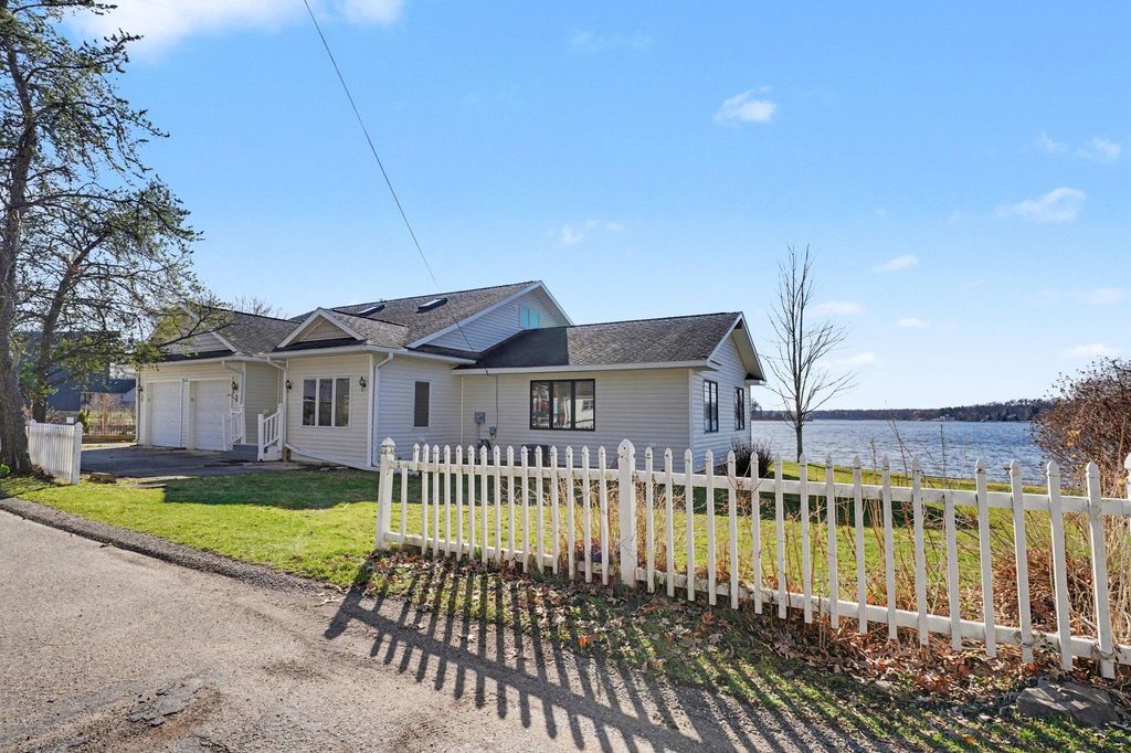 11010 Gourdneck Lake Drive, Portage, MI 49002