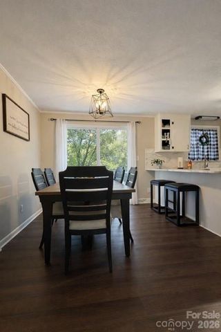 1130 27th Avenue NE, Hickory, NC 28601