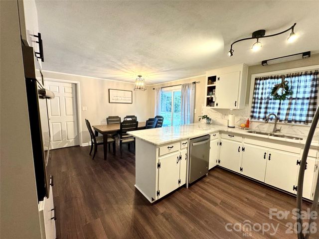 1130 27th Avenue NE, Hickory, NC 28601