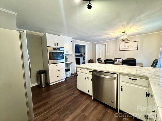 1130 27th Avenue NE, Hickory, NC 28601