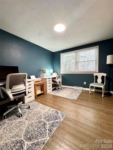 1130 27th Avenue NE, Hickory, NC 28601