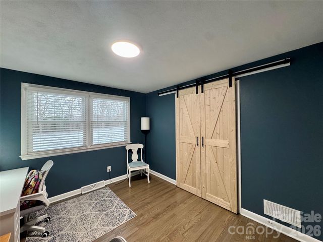 1130 27th Avenue NE, Hickory, NC 28601