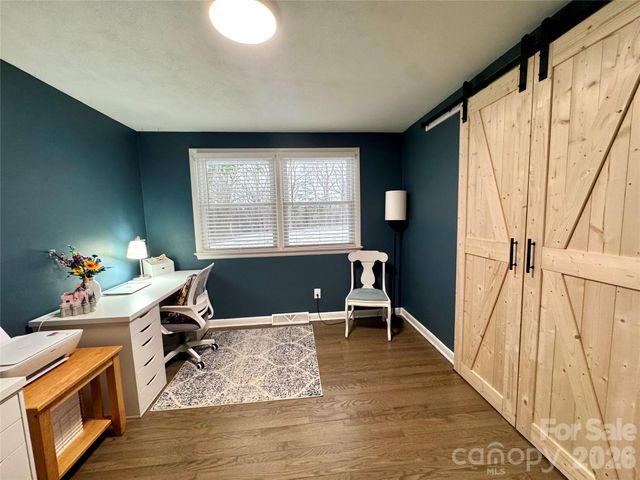 1130 27th Avenue NE, Hickory, NC 28601