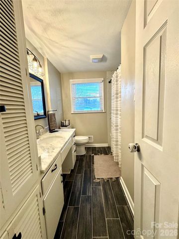 1130 27th Avenue NE, Hickory, NC 28601