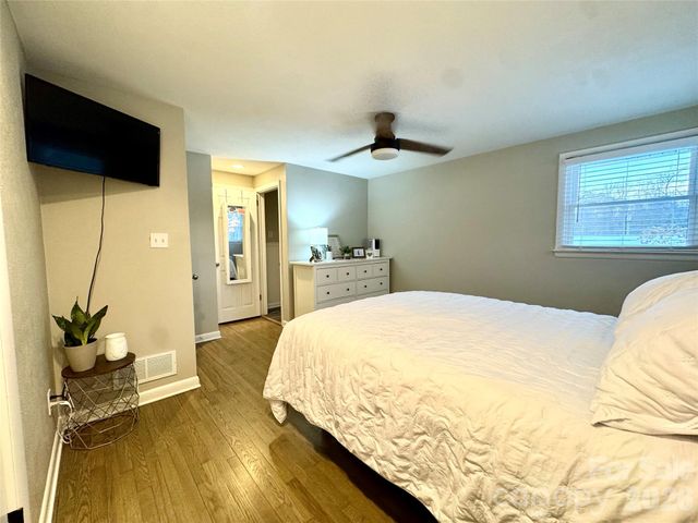 1130 27th Avenue NE, Hickory, NC 28601