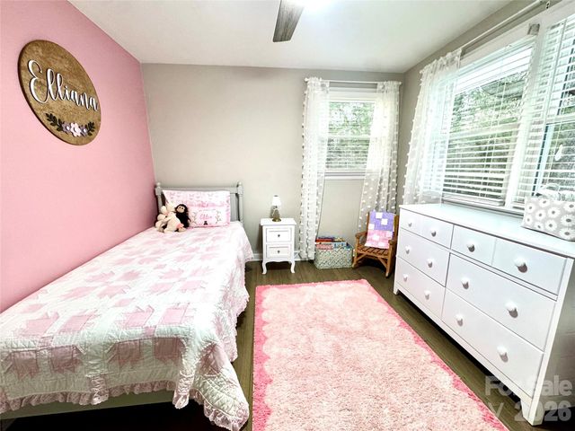 1130 27th Avenue NE, Hickory, NC 28601