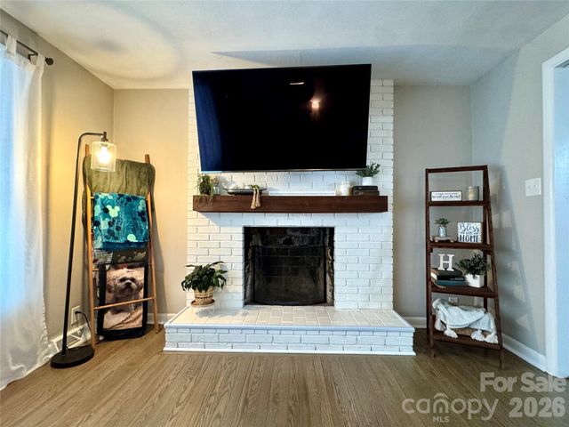 1130 27th Avenue NE, Hickory, NC 28601