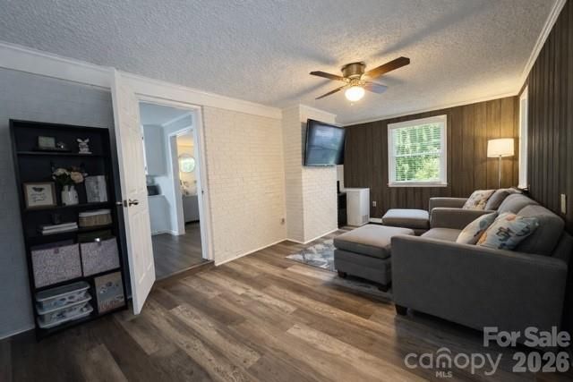 1130 27th Avenue NE, Hickory, NC 28601