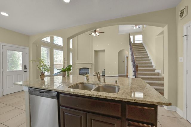 110 N Victoriana Circle, The Woodlands, TX 77389
