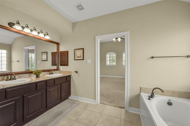 110 N Victoriana Circle, The Woodlands, TX 77389