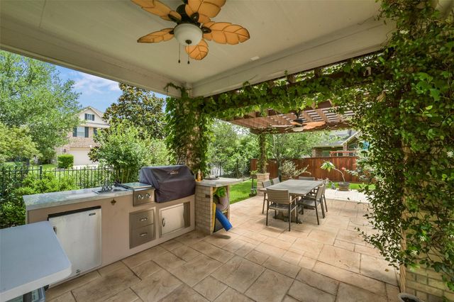 110 N Victoriana Circle, The Woodlands, TX 77389