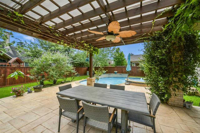 110 N Victoriana Circle, The Woodlands, TX 77389