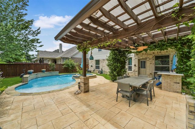 110 N Victoriana Circle, The Woodlands, TX 77389