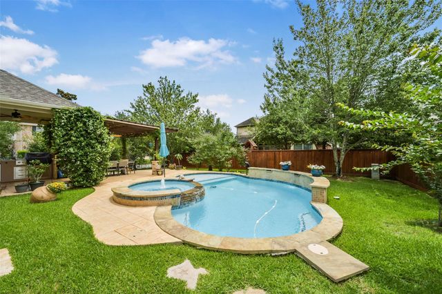 110 N Victoriana Circle, The Woodlands, TX 77389