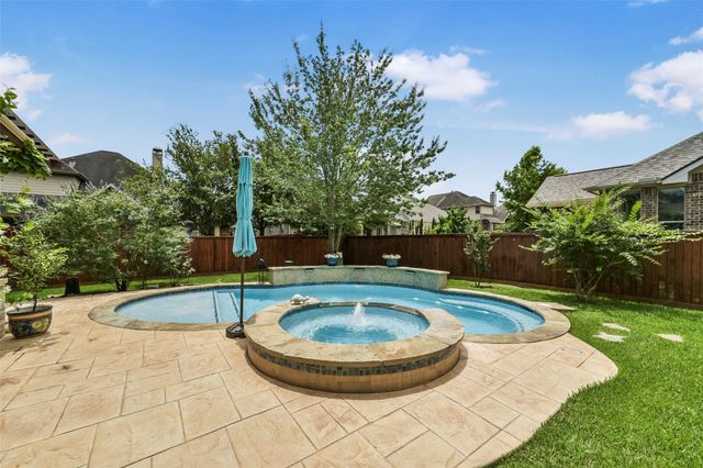 110 N Victoriana Circle, The Woodlands, TX 77389