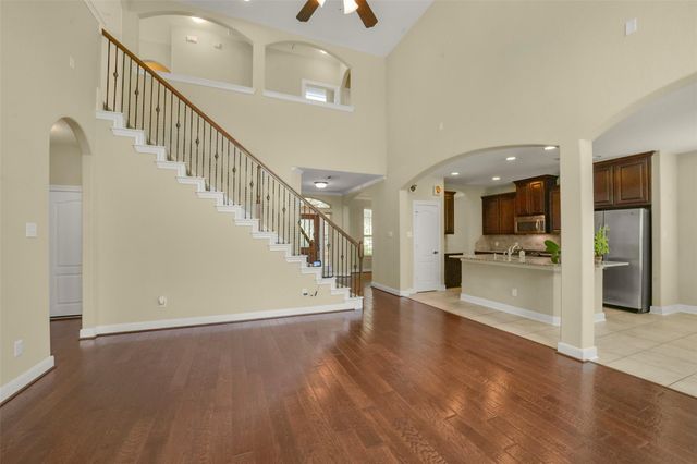 110 N Victoriana Circle, The Woodlands, TX 77389