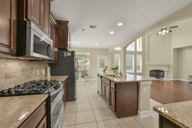 110 N Victoriana Circle, The Woodlands, TX 77389