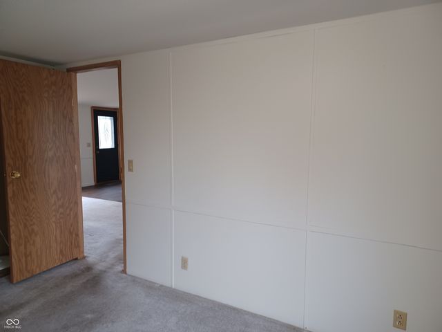 15566 S 8th Street, Clinton, IN 47842