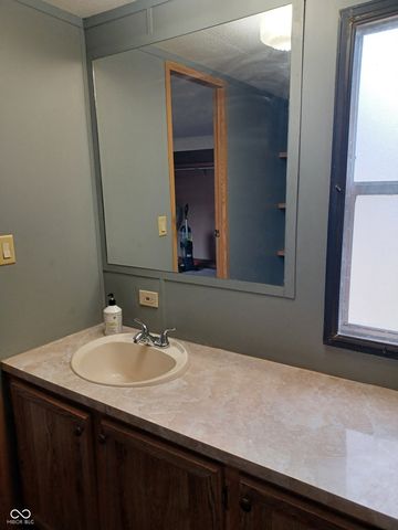 15566 S 8th Street, Clinton, IN 47842