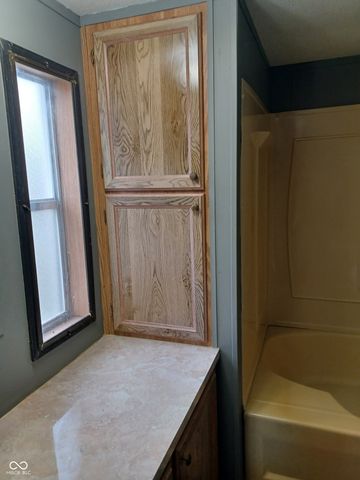 15566 S 8th Street, Clinton, IN 47842