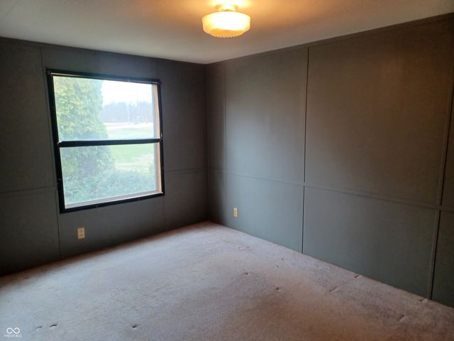 15566 S 8th Street, Clinton, IN 47842